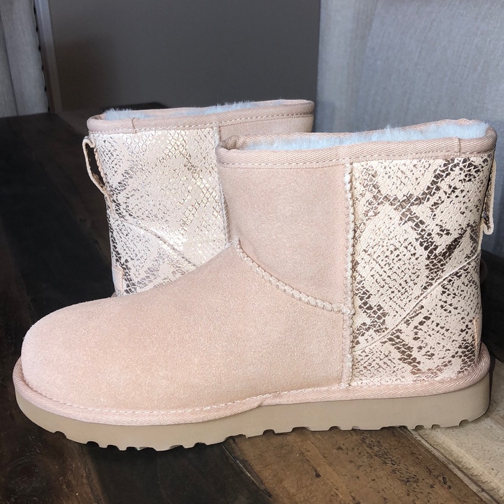 UGG CLASSIC Mini Metallic Snake